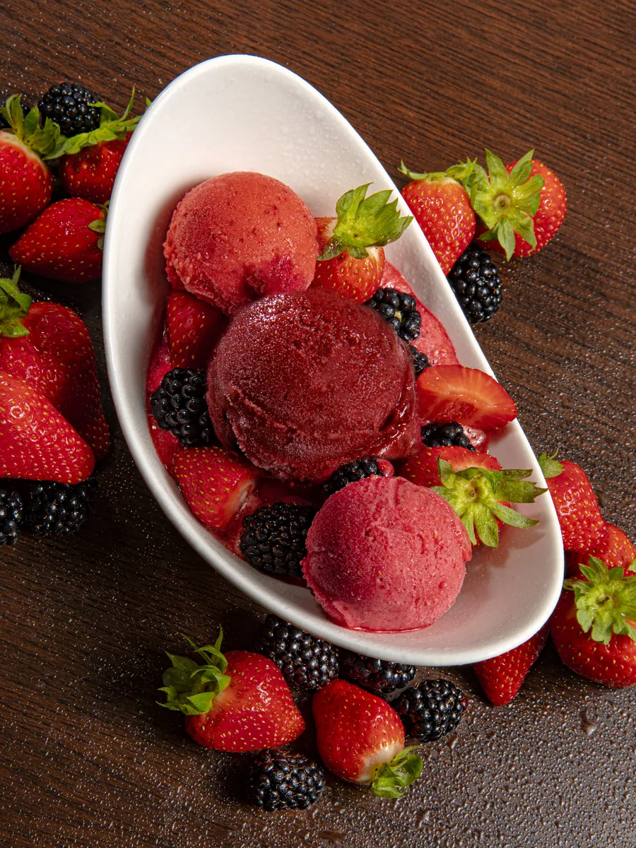 Coupe de glace aux fruits rouges